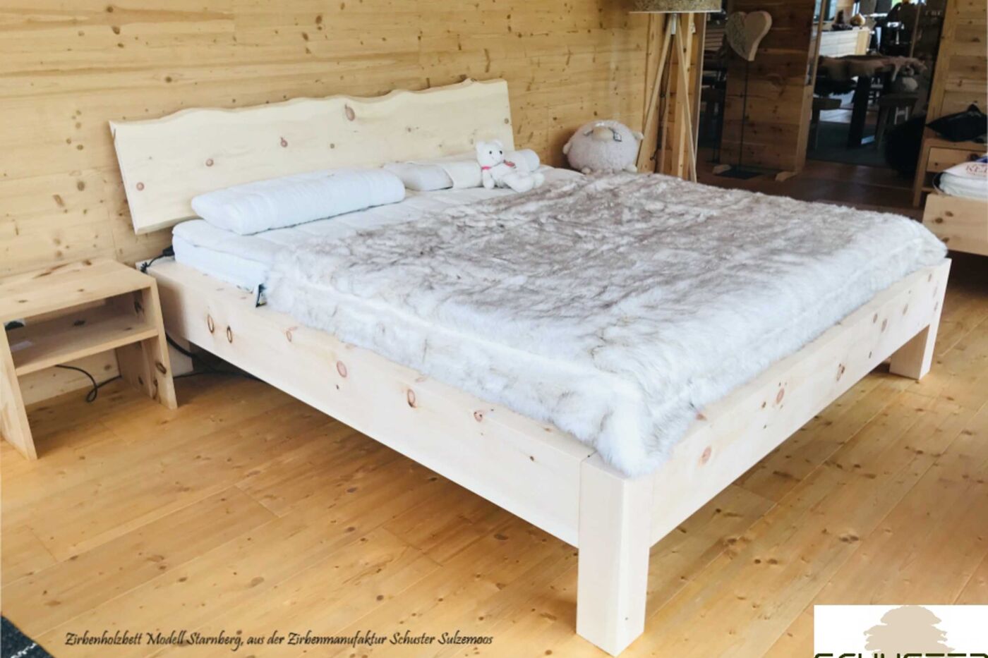 Zirbenbett Modell Starnberg alpines Balkenbett aus Zirbenholz